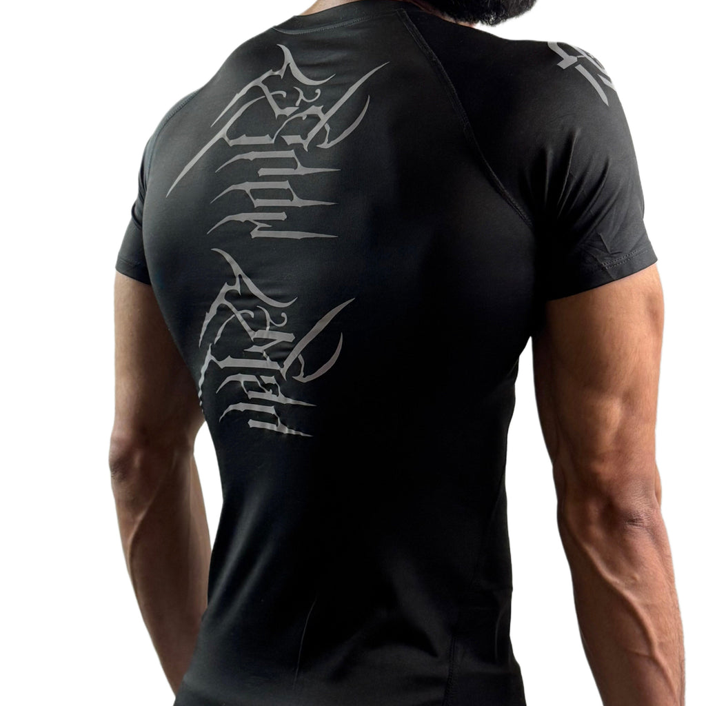 PLUDYNA SNOWMAN – Black Compression Tee